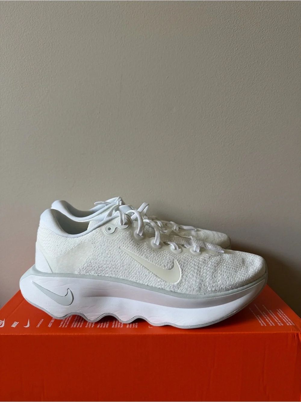 Nike Motiva Summit White DV1238-106 Women’s Size 11